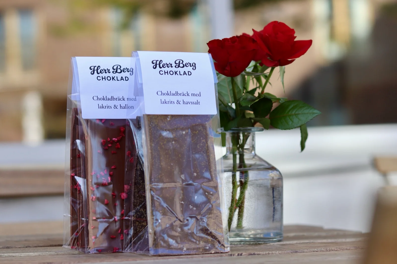 Chokladbräck med lakrits & hallon och lakrits & havssalt från Herr Berg Choklad