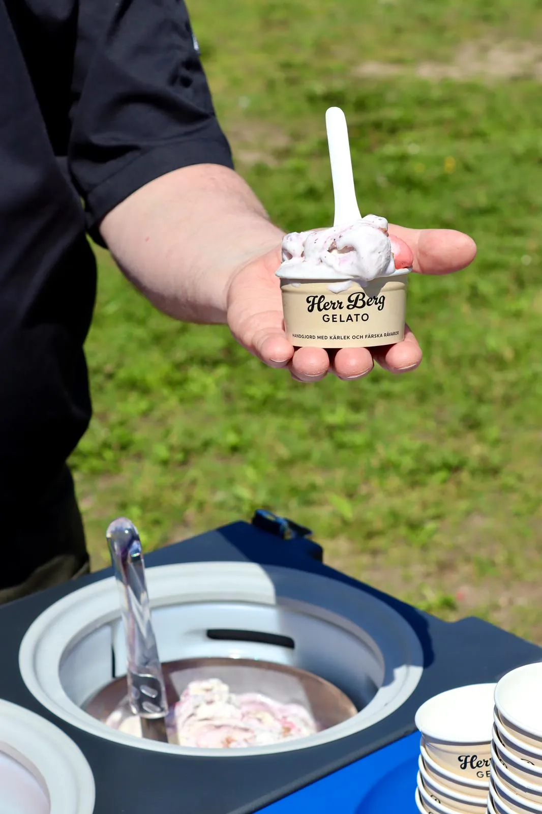Herr Berg gelato serveras på event